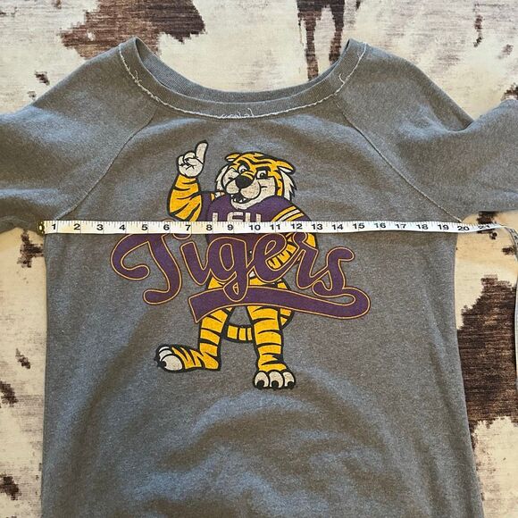 LSU Tigers Sweatshirt - Picture 2 of 5